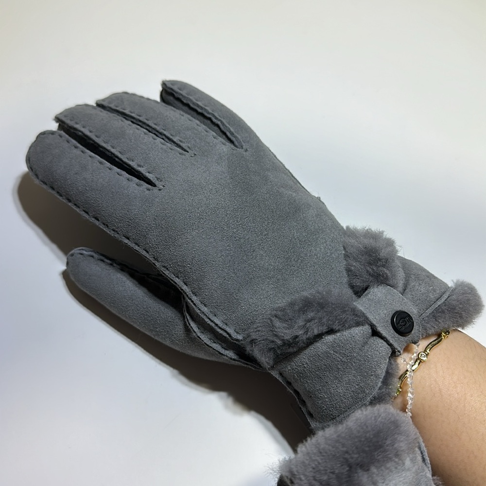 🔥🔥🔥NEW UGG Sheepskin Leather Turned Bow Gloves Medium